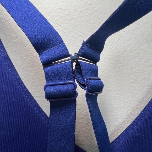 Fabletics All Day Every Day Low Impact Bra Navy Blue Adjustable Padded Sz Small - Picture 8 of 8